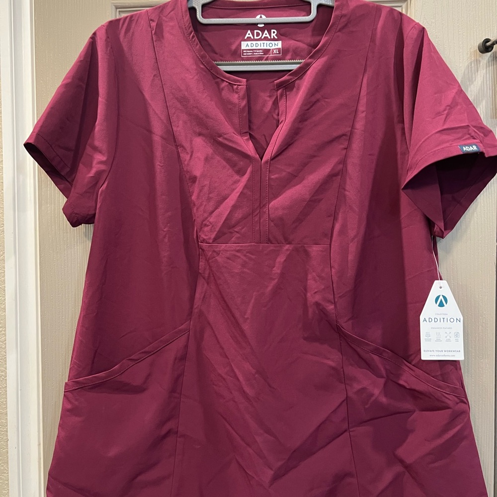 Adar scrubs Women's Deep Burgundy wine Blouse and pants, XL, new